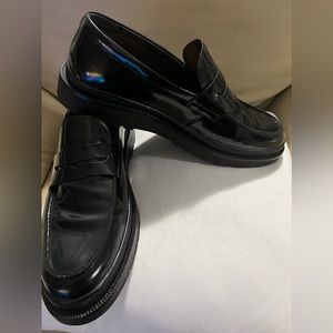 ALDO black mirror face size 12. Trendy sole design for class.